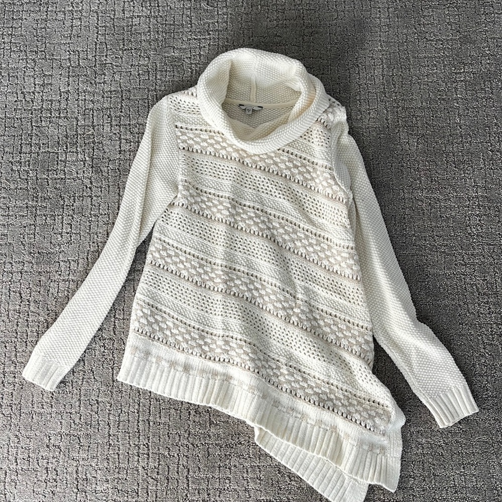 Asymmetrical Guess sweater